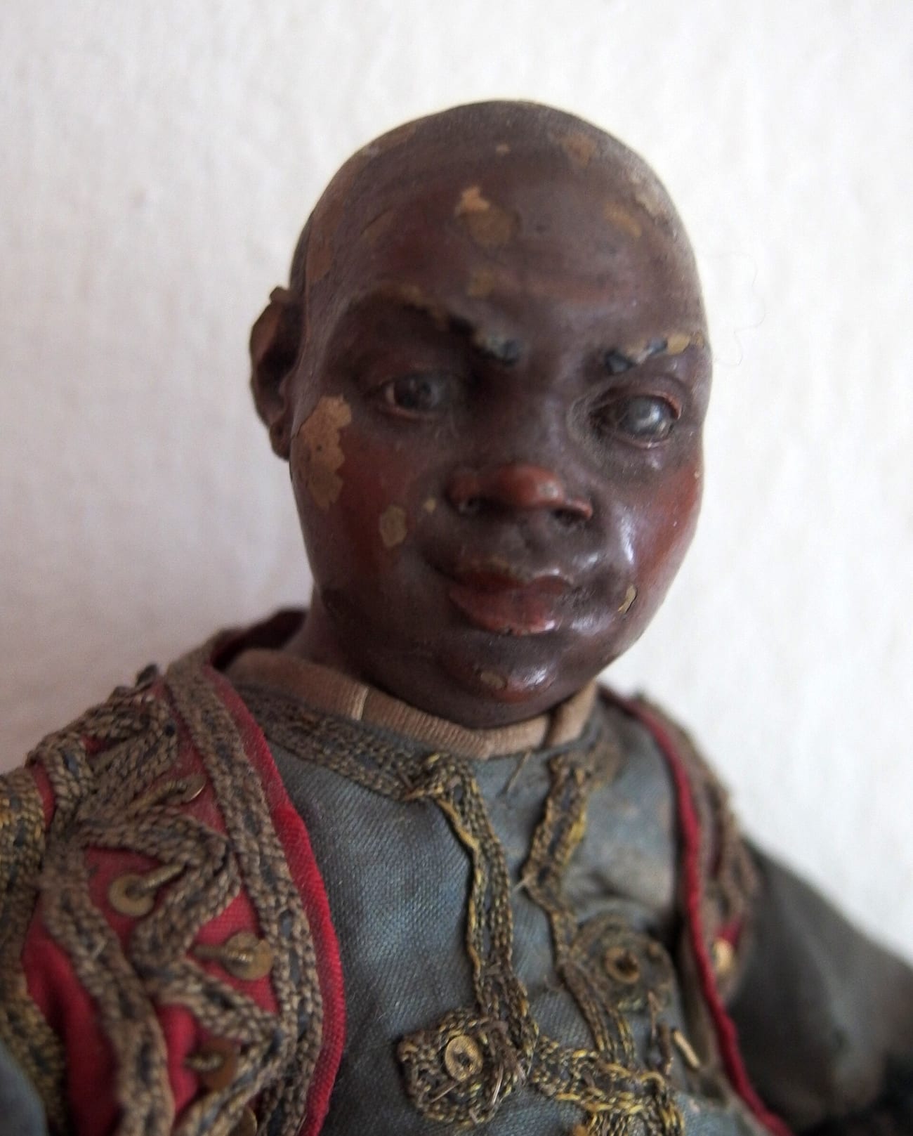 An antique doll with a dark, colonial-era look. (Jula2812 / CC BY-SA 4.0)