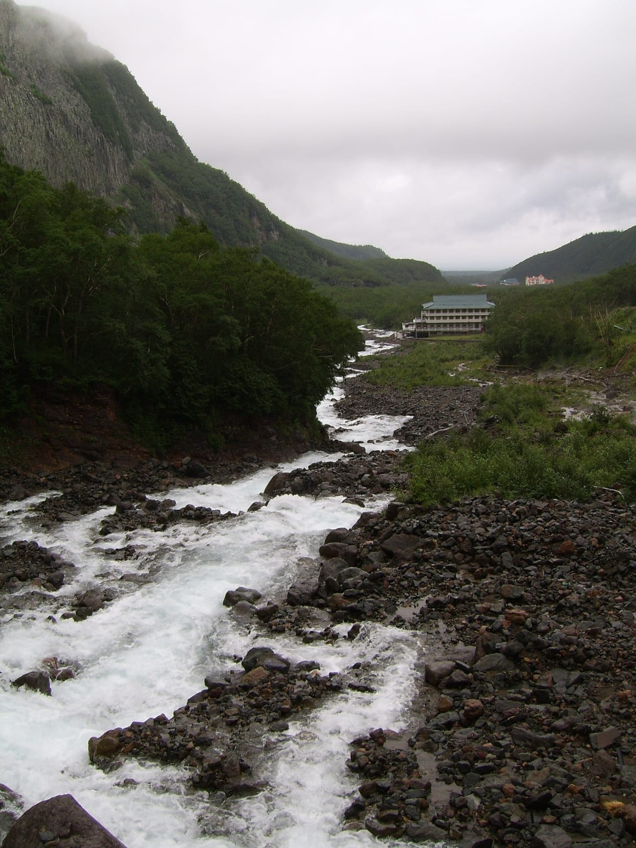 A river running down from Paektu Mountain, fed by the lake far above. (Shizhao / CC BY-SA 1.0)