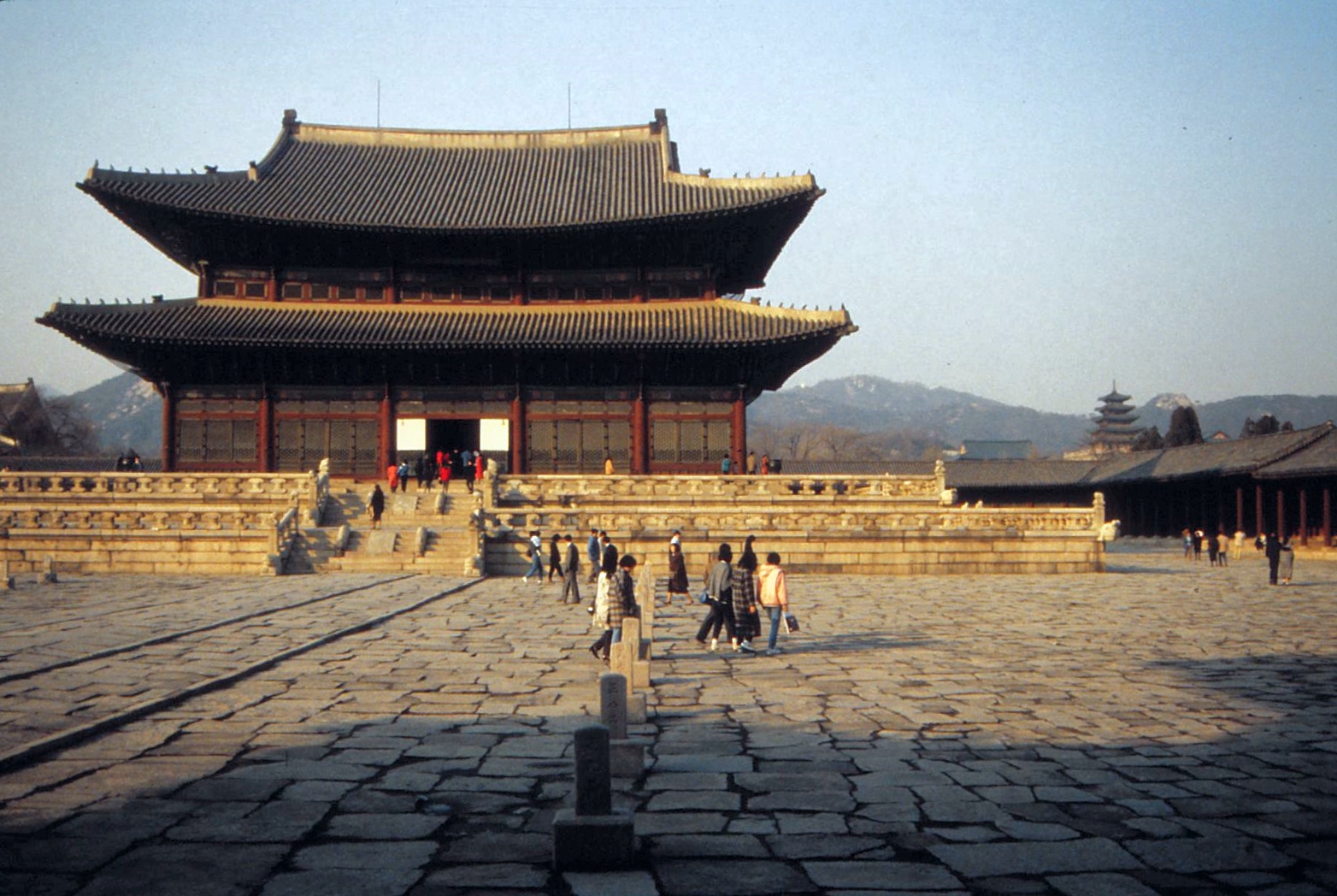 An older photograph of streets around Seoul's Gangnam area in the 1990s (Wikimedia Commons / Public Domain)