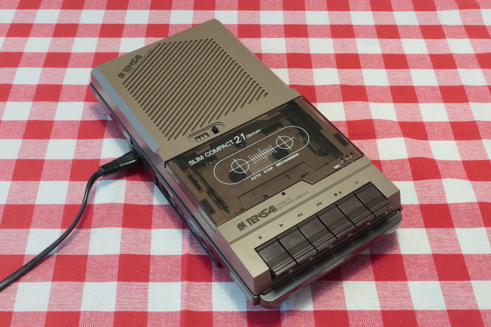 An old cassette tape and recorder, a still-life against a dark background (Wikimedia Commons / CC BY-SA)