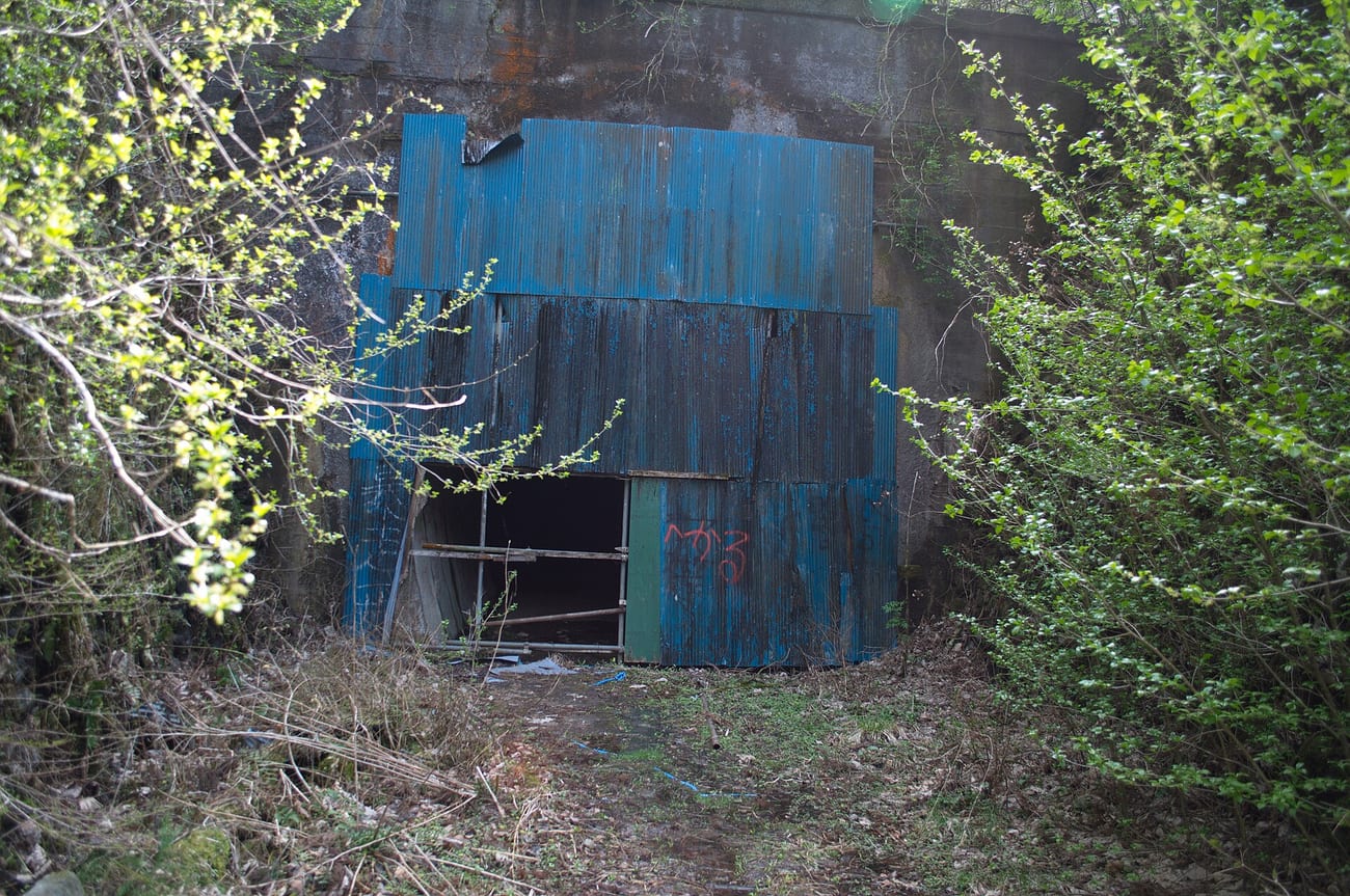 The dark mouth of a railway tunnel — the poster described walking toward one on foot. (Yaita tunnel, illustrative. 珈琲牛乳 / CC BY 3.0)