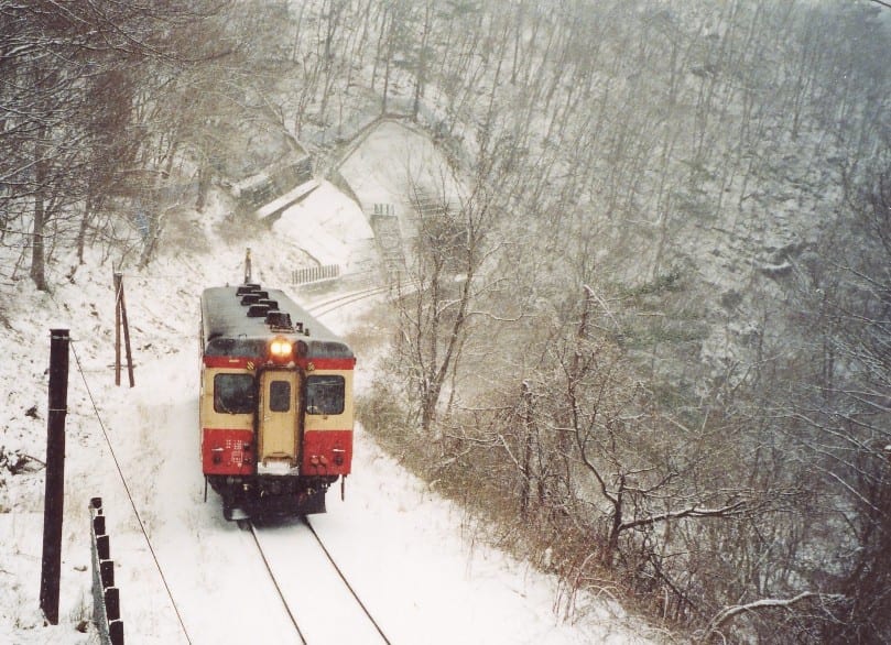 A remote single-track rural line disappearing into the hills. (Iwaizumi Line, illustrative. Nishikaratsu / CC BY-SA 3.0)