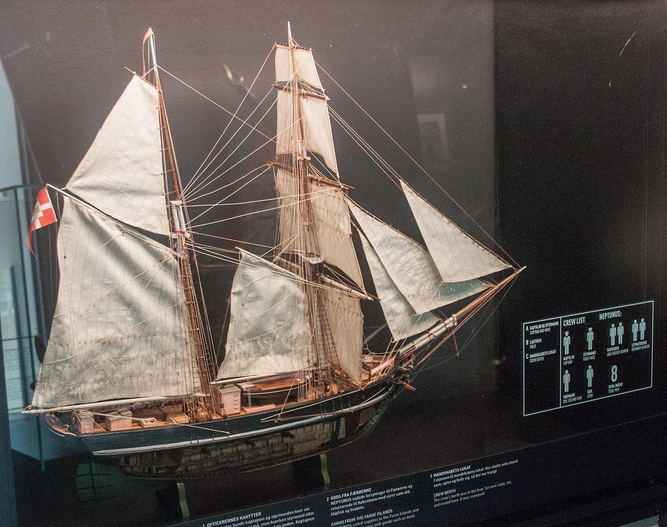A detailed model of a 19th-century brigantine, showing the rig the Mary Celeste carried. (Szilas / Public domain)