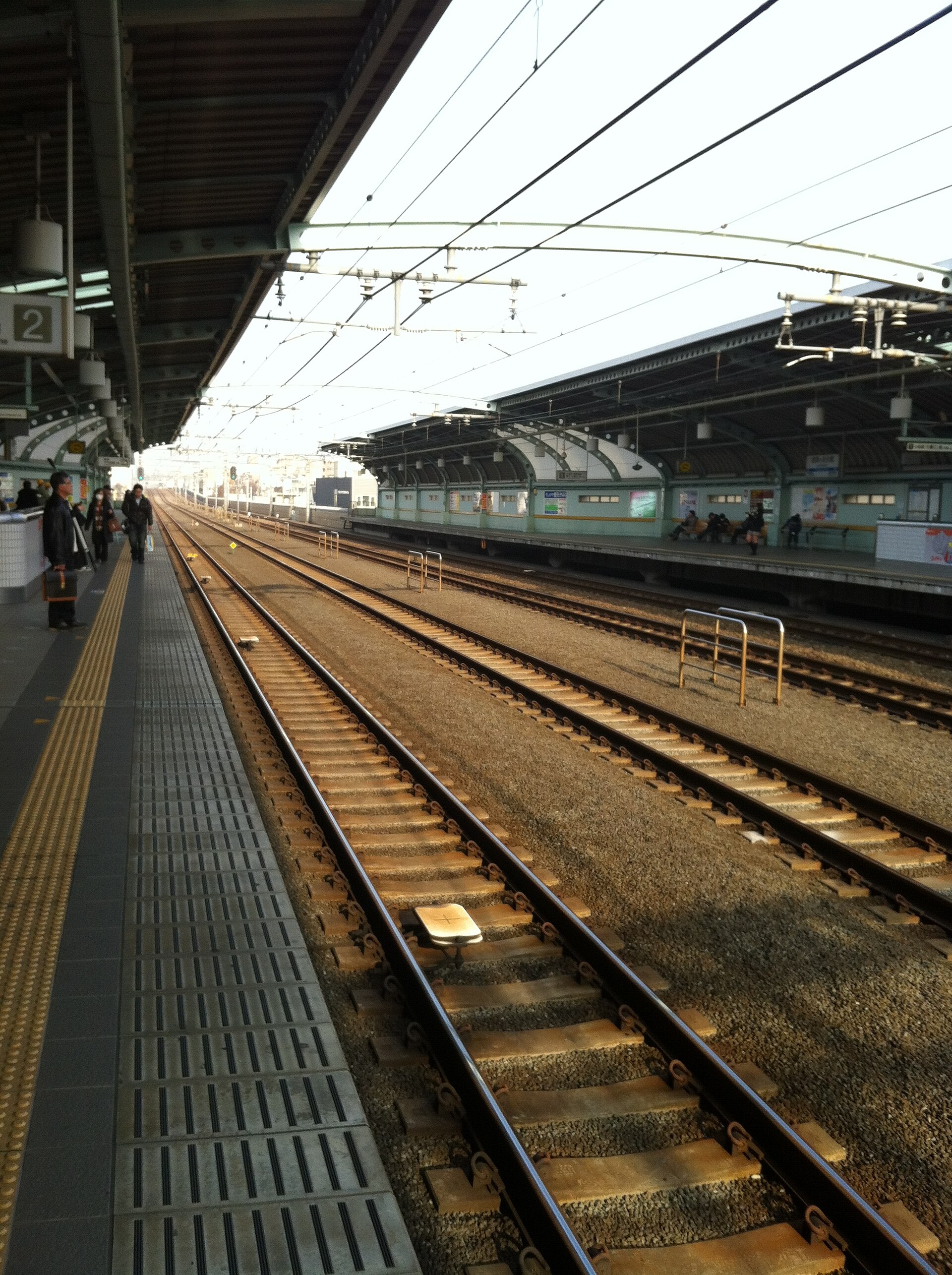 Soshigaya-Okura Station on the Odakyu line, the nearest station to the house (Wikimedia Commons / CC BY-SA 3.0)