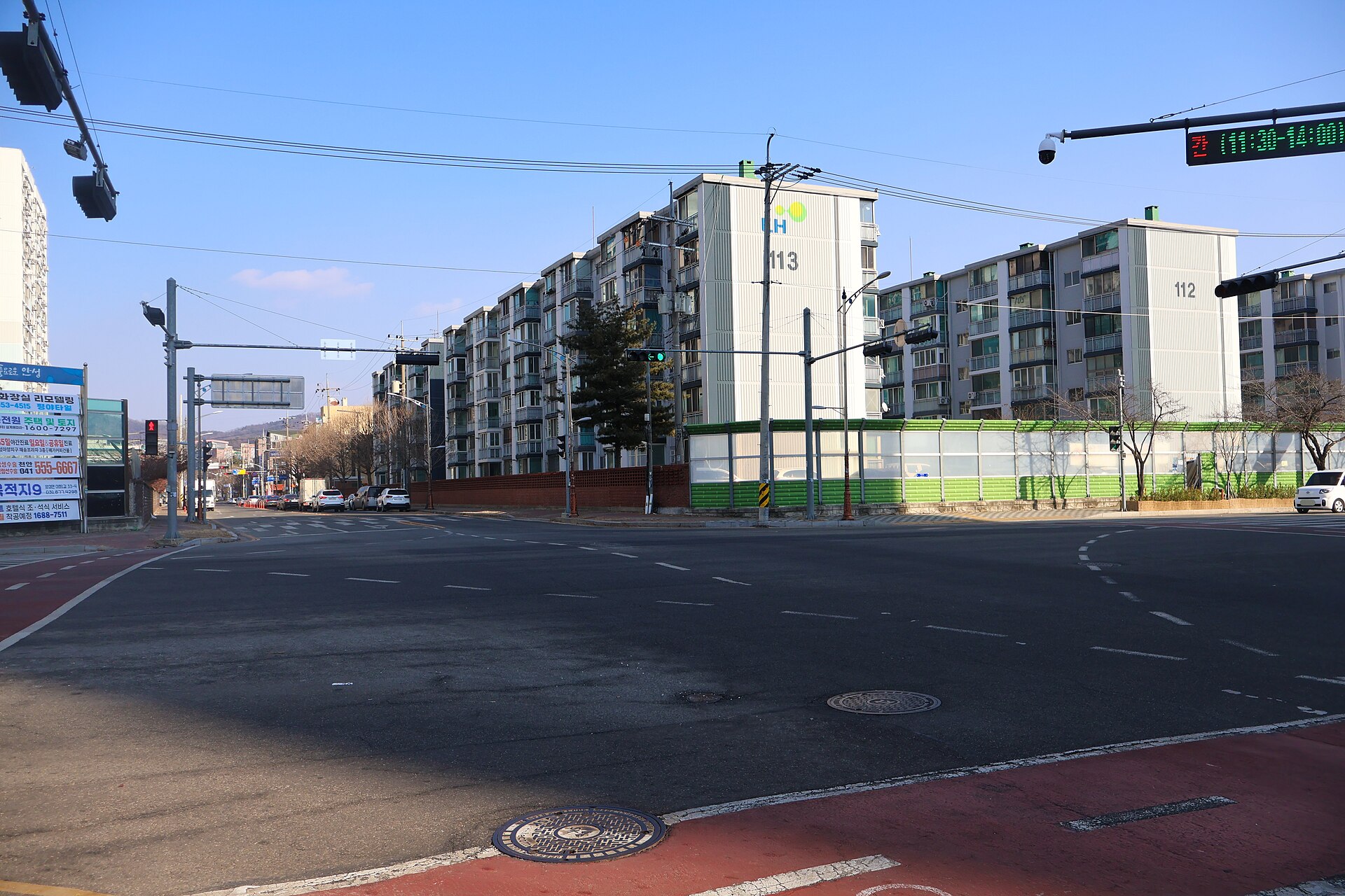 A road junction in the city of Anseong, Gyeonggi Province — not the spot where Song Hye-hui vanished, but a stand-in showing the Pyeongtaek–Anseong area as it looks today
